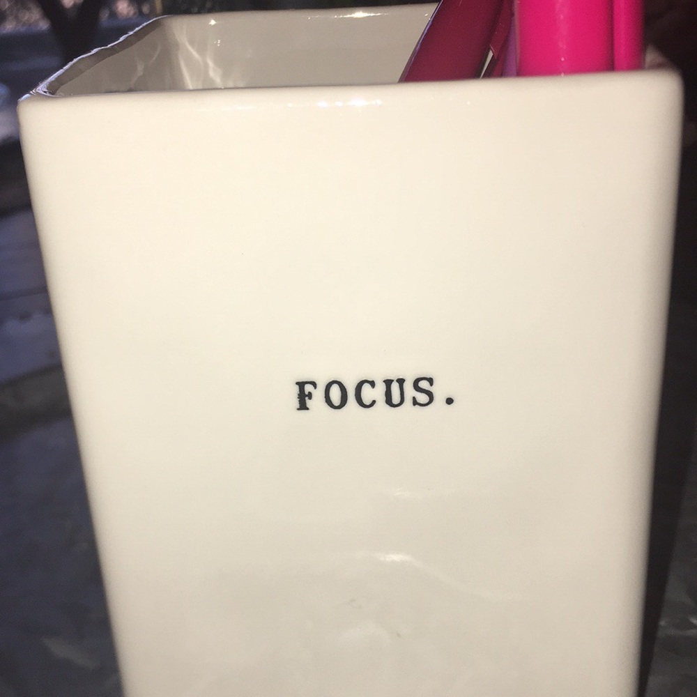 Rae Dunn focus pen cup